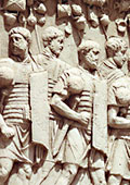 Римские легионеры. Фрагмент рельефа колонны Траяна. 113 г.